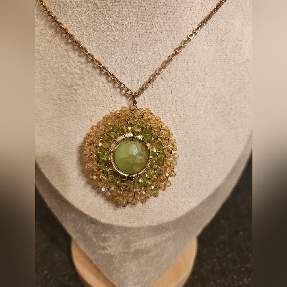 Source Unknown Green and Gold Beaded Pendant Necklace